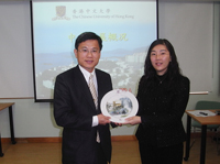 Prof. Fang Chun-Hsiung (left), President of Kaohsiung University of Applied Sciences receives a souvenir from Ms. Wing Wong (right), Director of Academic Links (China) of CUHK